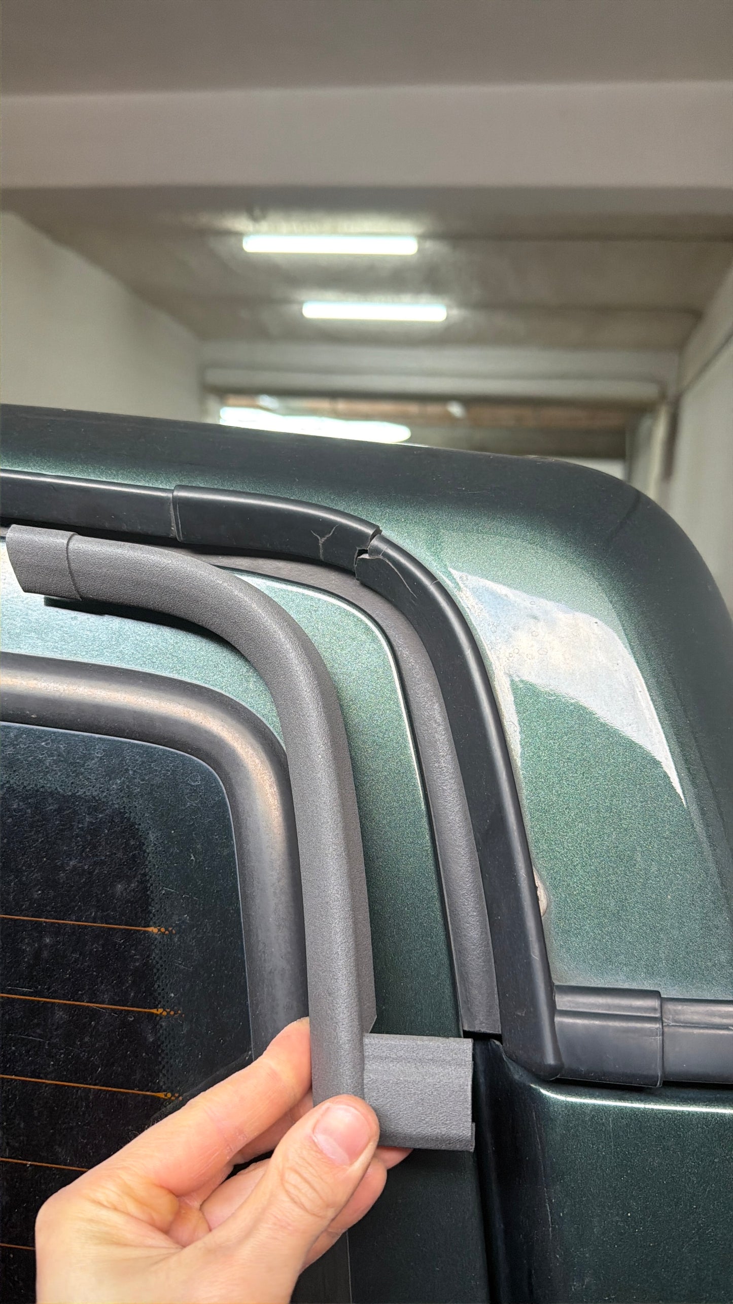 Grondaia Tetto Land Rover Discovery 2 TD5 – Codice Originale DBC101400