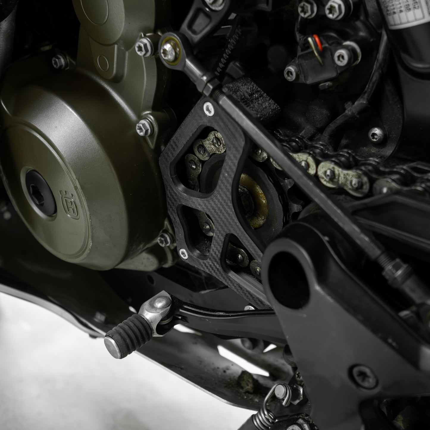 Copri Pignone per CF-MOTO 800MT – Protezione e Affidabilità per le Tue Avventure Off-Road