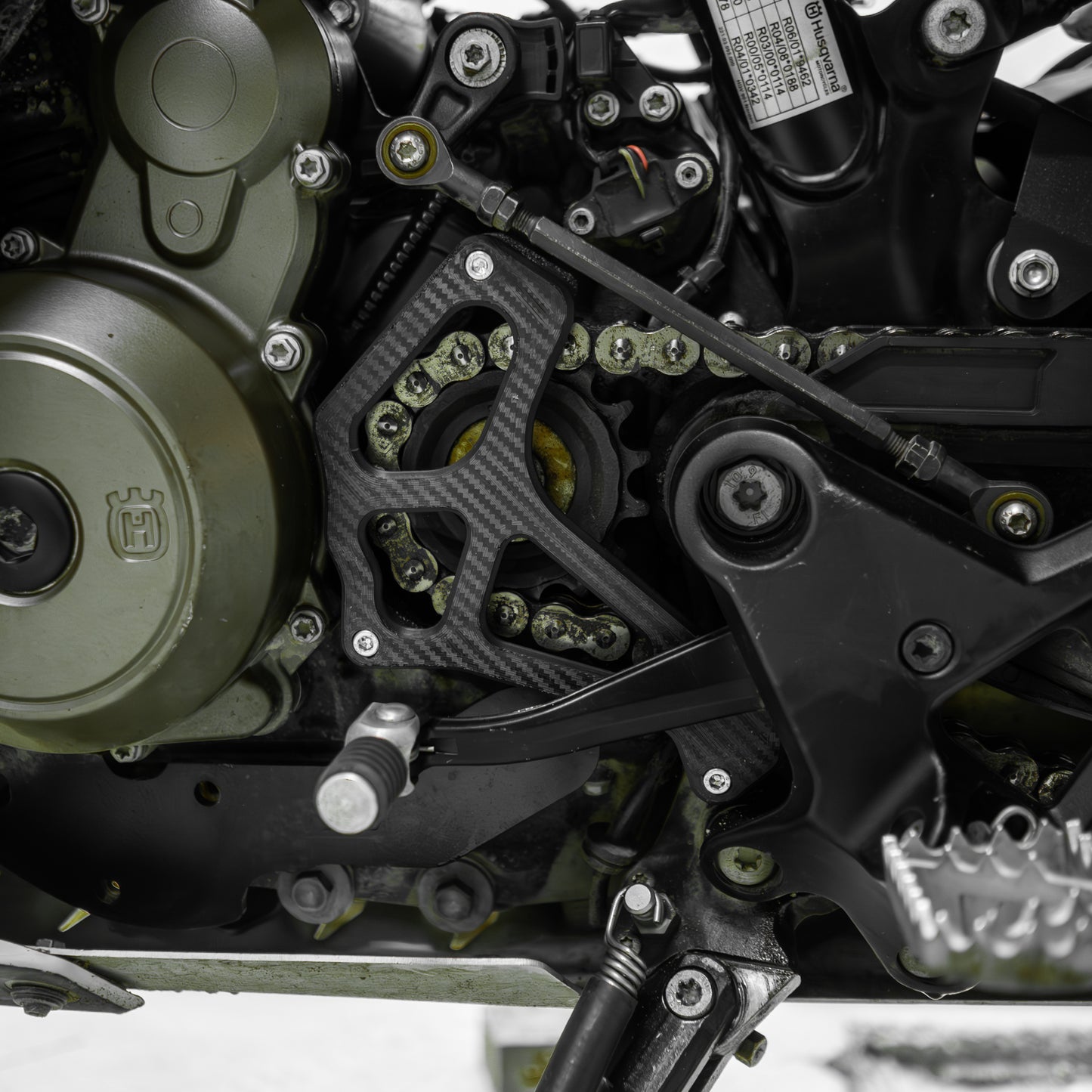Copri Pignone per CF-MOTO 800MT – Protezione e Affidabilità per le Tue Avventure Off-Road
