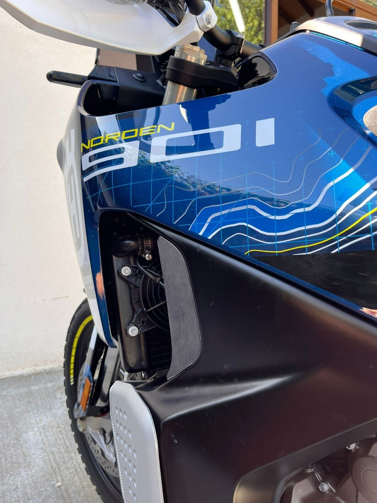 Deflettori Paracalore per Husqvarna Norden 901 – Massima Protezione e Comfort di Guida