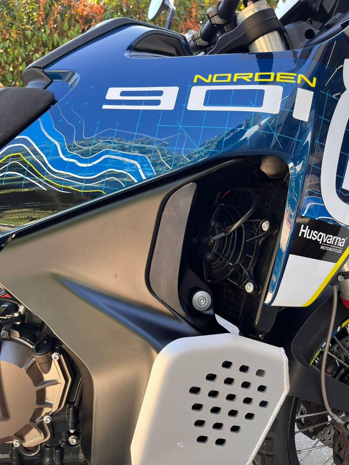 Deflettori Paracalore per Husqvarna Norden 901 – Massima Protezione e Comfort di Guida