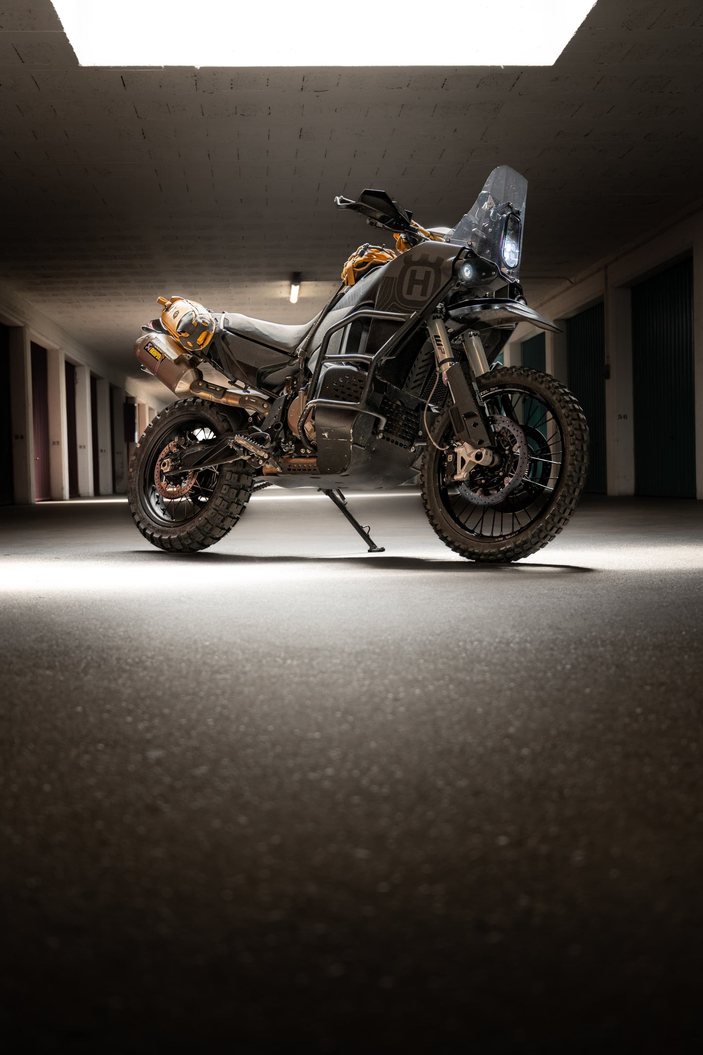 Torretta in carbonio  Rally per Husqvarna Norden 901 – Massima Stabilità e Funzionalità per l’Avventura