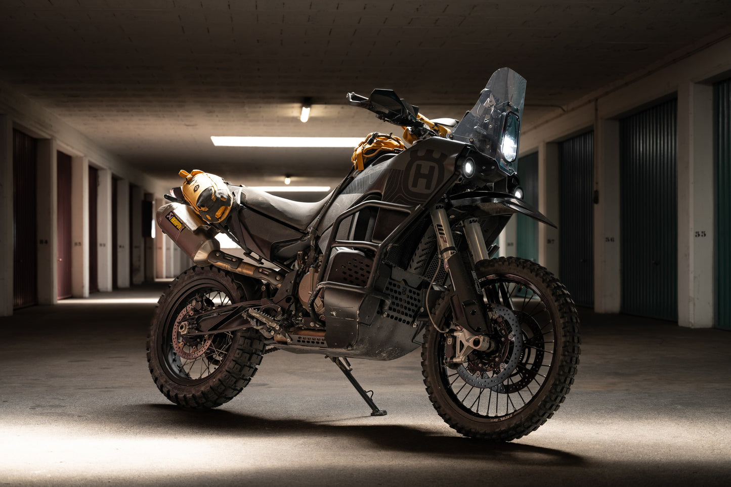 Torretta in carbonio  Rally per Husqvarna Norden 901 – Massima Stabilità e Funzionalità per l’Avventura