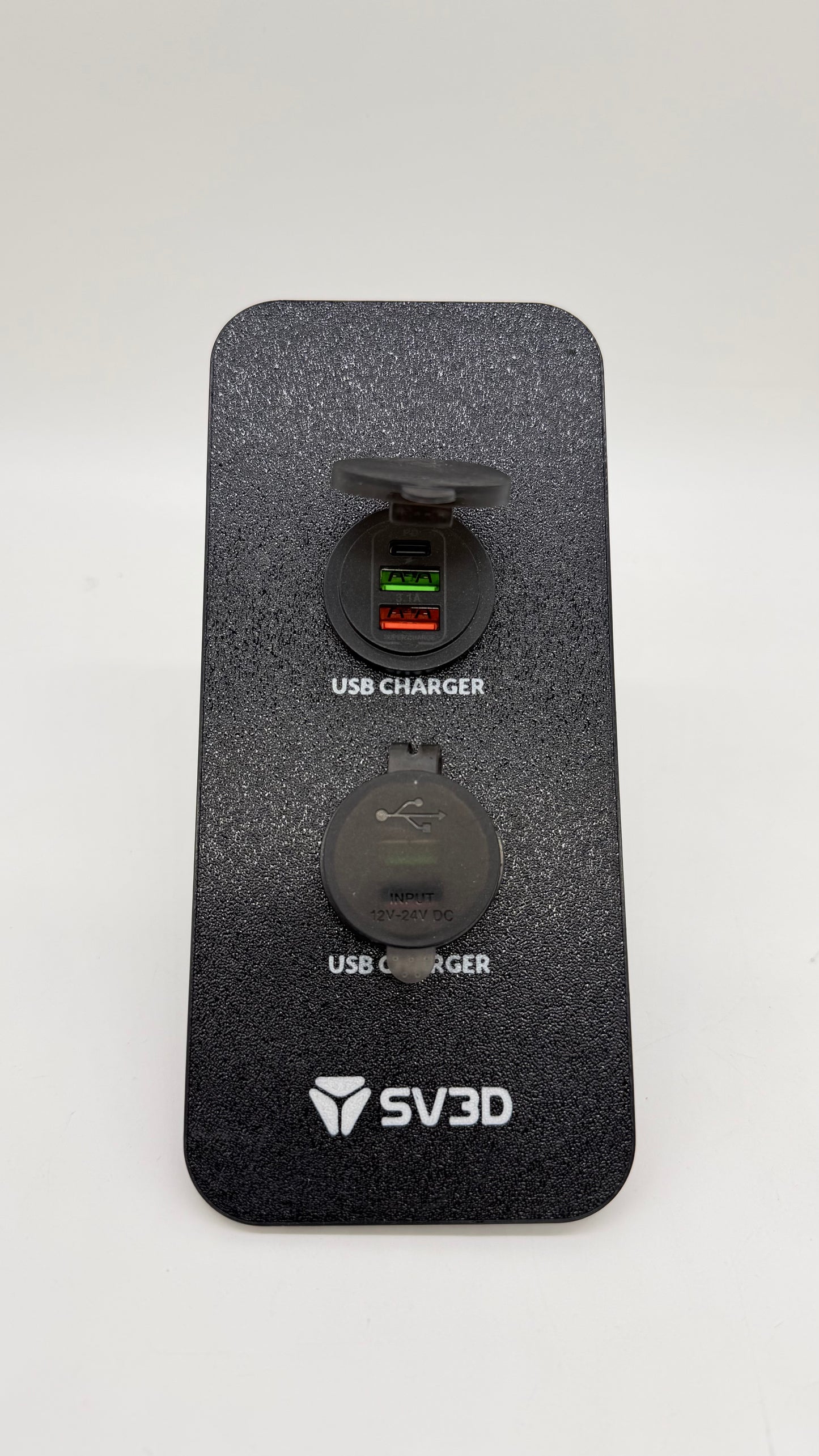 USB adapter for Land Rover Discovery 2 TD5. Made of durable PA12, with USB module included.