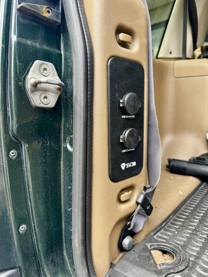 USB adapter for Land Rover Discovery 2 TD5. Made of durable PA12, with USB module included.